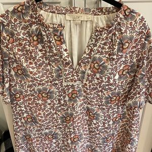 V-neck knee length floral dress